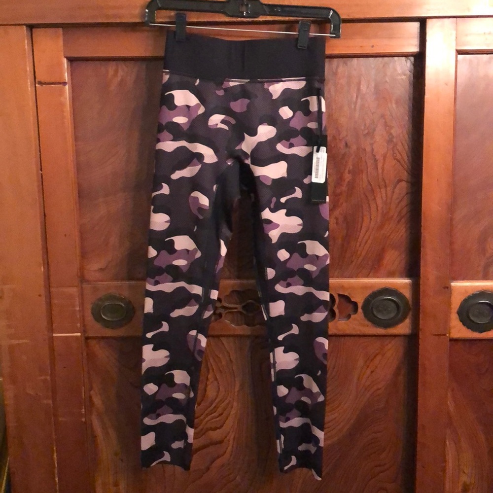 Black line by Noli mauve camo crop sz s NWT